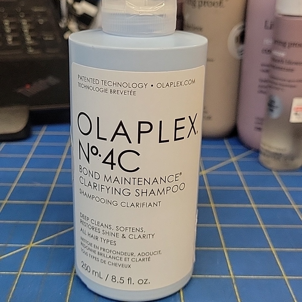 OLAPLEX No.4C Bond Maintenance Clarifying Shampoo 250ml New Sealed Bottle